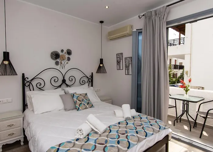 מלון דירות Naxos Enjoy 4*